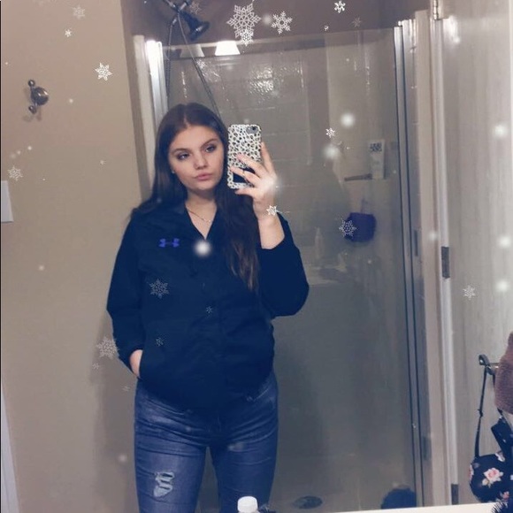 Profile Picture of Desirae Thompson (@desiraerose808) on Poshmark