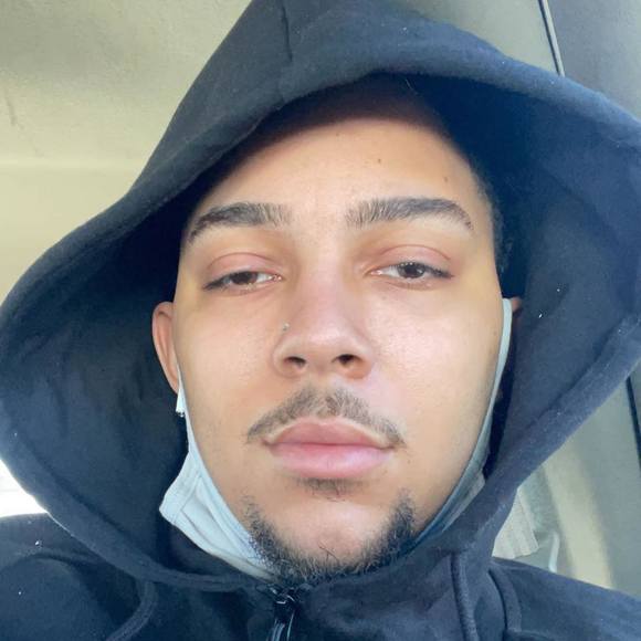 Carlos Levelle - Poshmark Profile Picture of Carlos Levelle (@clevelle12) on Poshmark