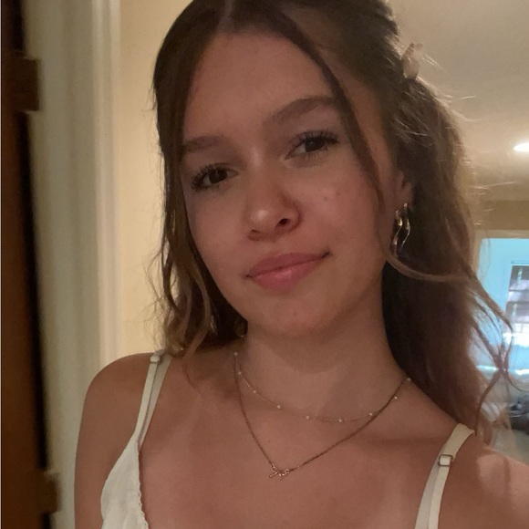 Profile Picture of Fiona Mawhirter (@trinajramirez) on Poshmark