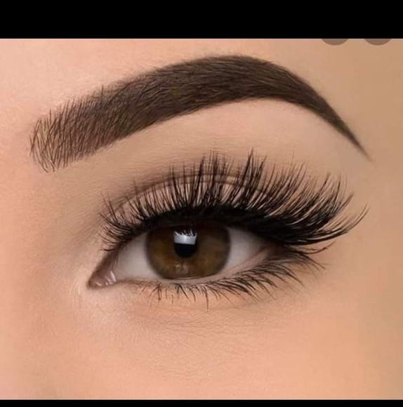 Profile Picture of Julia Chacon (@juliachacon1988) on Poshmark