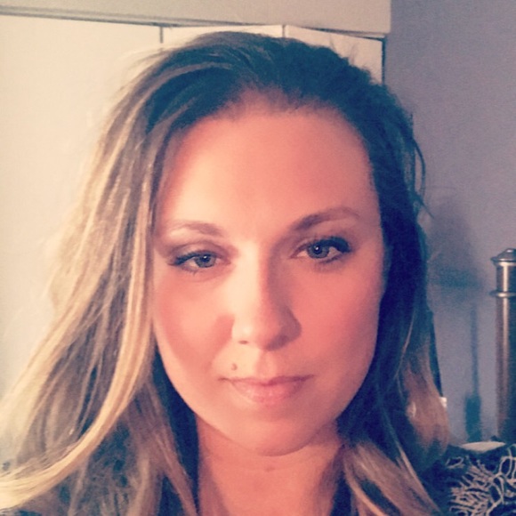 Profile Picture of Renee Galazka yass (@rgala20) on Poshmark