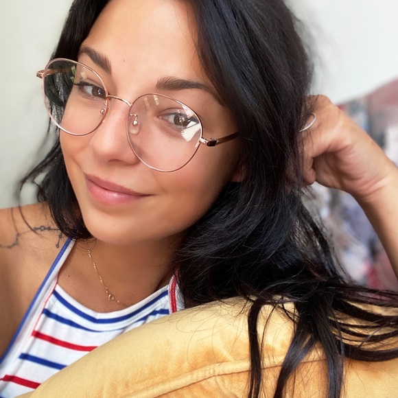 Profile Picture of Justine Plourde (@red4rave) on Poshmark