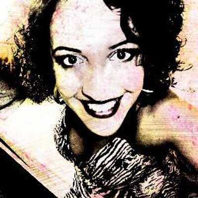Profile Picture of Valeria La Donna (@CurlyHairDupree) on Twitter