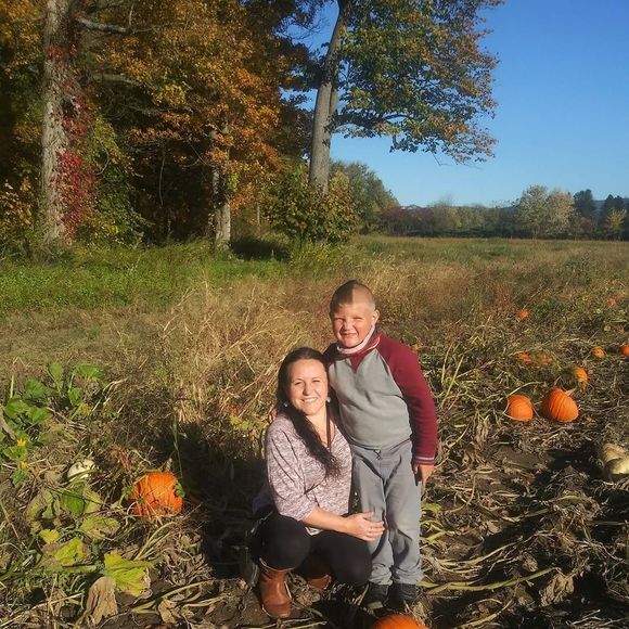 Profile Picture of Darby Quinn (@butt0ns414) on Poshmark