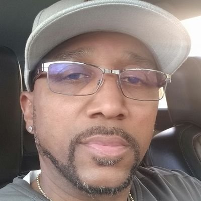 Profile Picture of RON A. PETERSON (@windycity1744) on Twitter