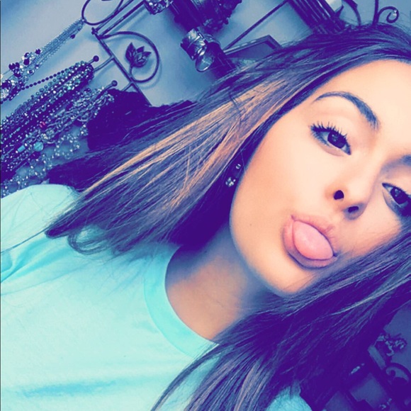 Profile Picture of Julia Poteat (@juliapoteat00) on Poshmark