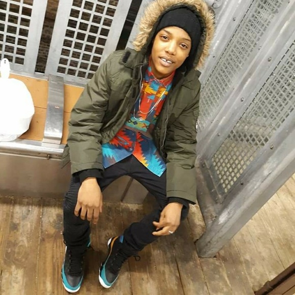 Profile Picture of Timaboo Jeffries (@timaboojeffries) on Poshmark