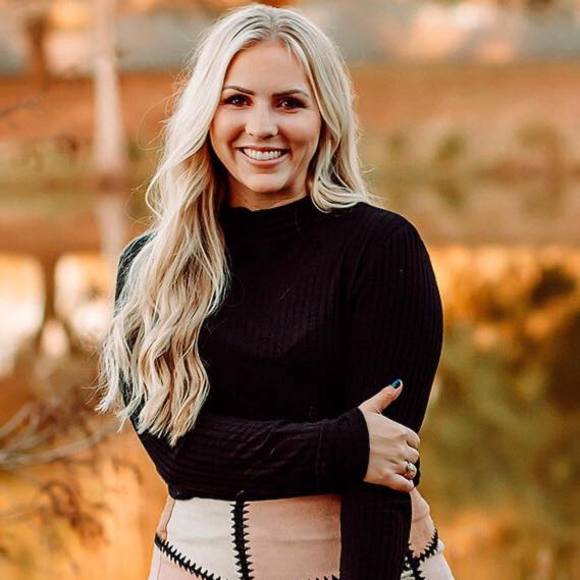 Profile Picture of Brooke Daniels (@brookedaniels21) on Poshmark