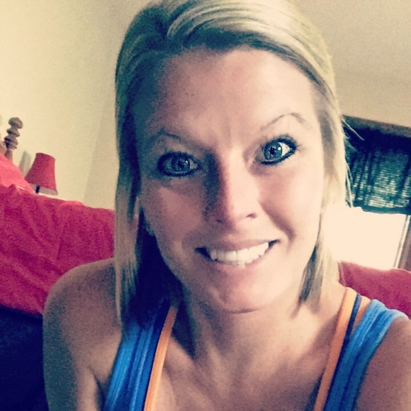 Profile Picture of Abbey Mitchell (@anmitchell09) on Poshmark