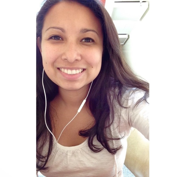 Profile Picture of Cjovelgo Cjovelgo (@cjovelgo) on Poshmark
