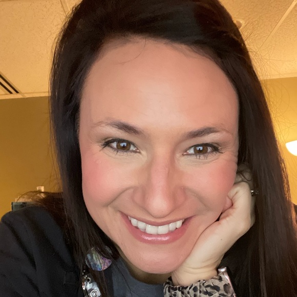 Profile Picture of Alli Egart (@aegart88) on Poshmark