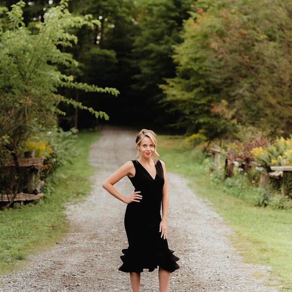 Profile Picture of Melanie Taylor (@melanietaylor44) on Poshmark