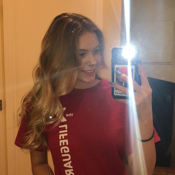 Profile Picture of Makielah Vandervelde (@makielahv) on Poshmark