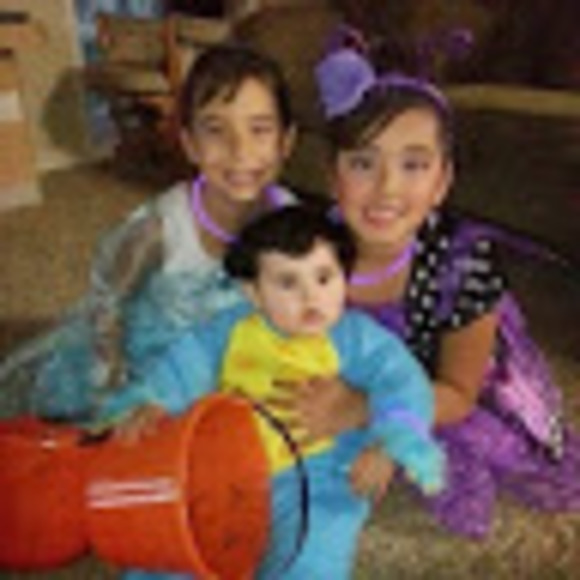 Profile Picture of Gloria p Cuevas (@cuevagl97) on Poshmark