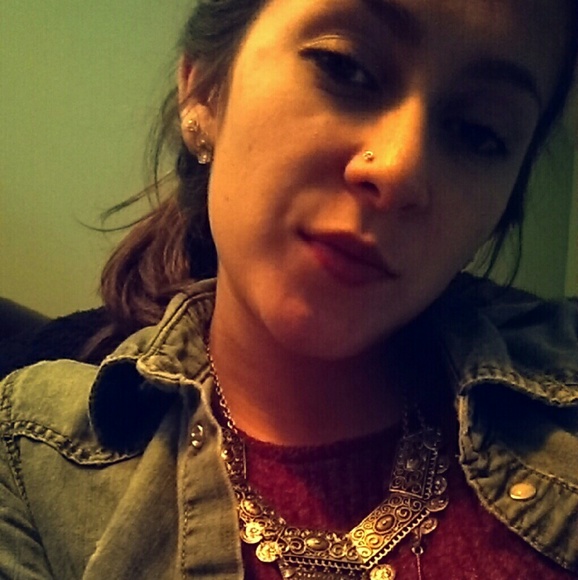 Profile Picture of Sabrina Quarton (@quartons1326) on Poshmark