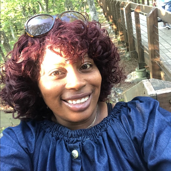 Profile Picture of April Vincent (@april_vincent) on Poshmark
