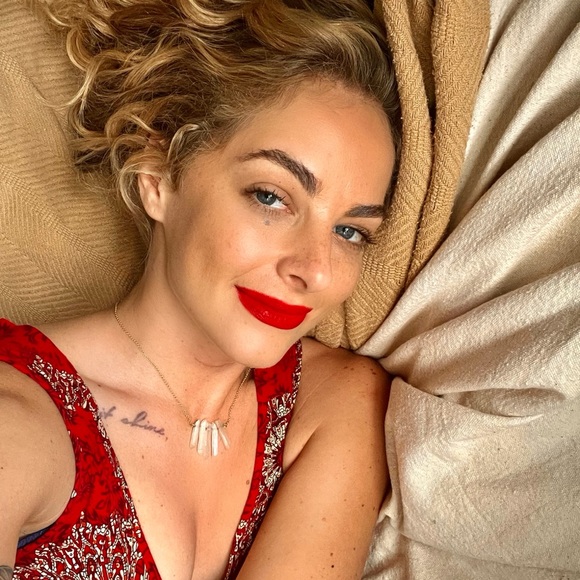 Profile Picture of Kristin Behrends (@kristinbehre690) on Poshmark