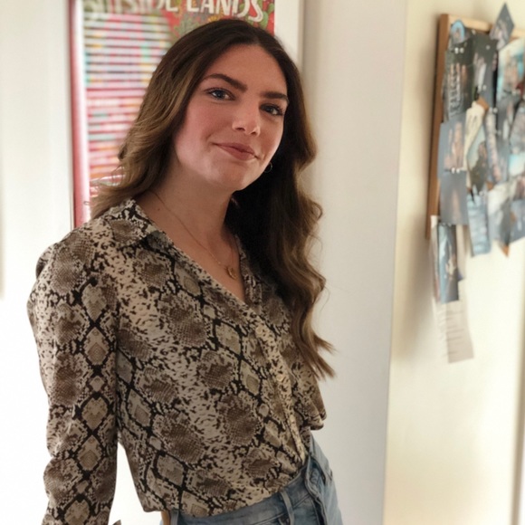 Profile Picture of Madi Wood (@madiwood_) on Poshmark