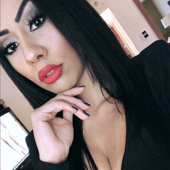 Nadia Janfeshan - Poshmark Profile Picture of Nadia Janfeshan (@gothdoll666) on Poshmark