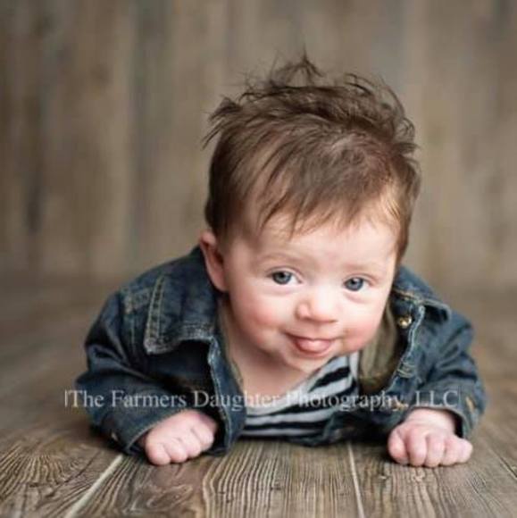 Profile Picture of Wendy Bergfeld (@wendybergfeld) on Poshmark