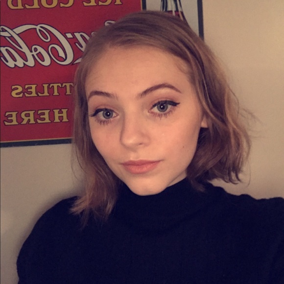 Profile Picture of Lillian Weakland (@lilweakland28) on Poshmark