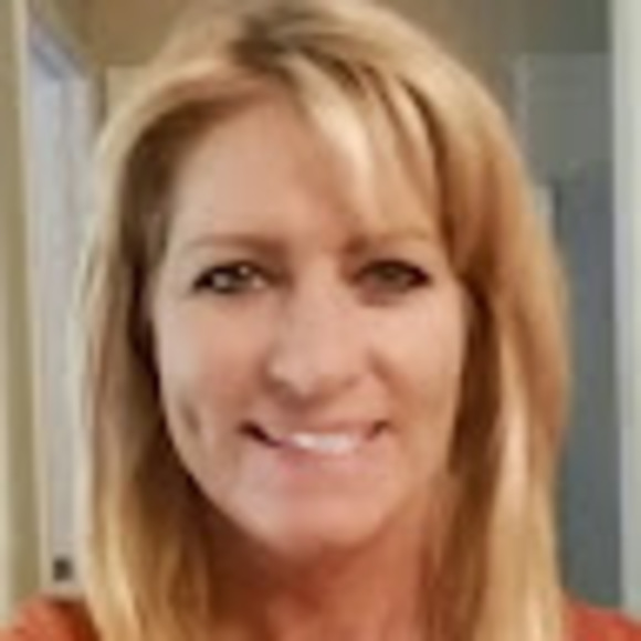 Profile Picture of Christa Popham (@chrislynnpop) on Poshmark