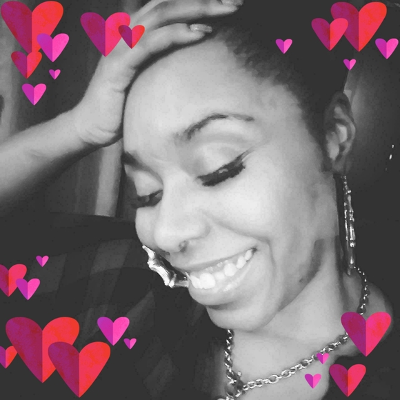 Profile Picture of Kandyce Smith (@kaysmith1984) on Poshmark