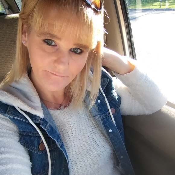 Profile Picture of Cindy Cavanaugh (@cindycavanaugh) on Poshmark