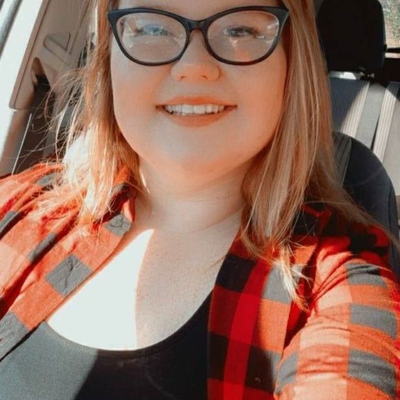 Profile Picture of Chelsey Rhoton (@hershey3234) on Poshmark