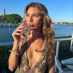 Profile Picture of Danielle Michalina Van Quelef (@daniellevanquelef) on Instagram