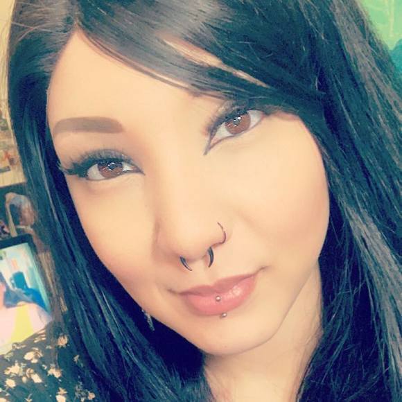 Profile Picture of Arielsi Aybar (@arielsiaybar) on Poshmark