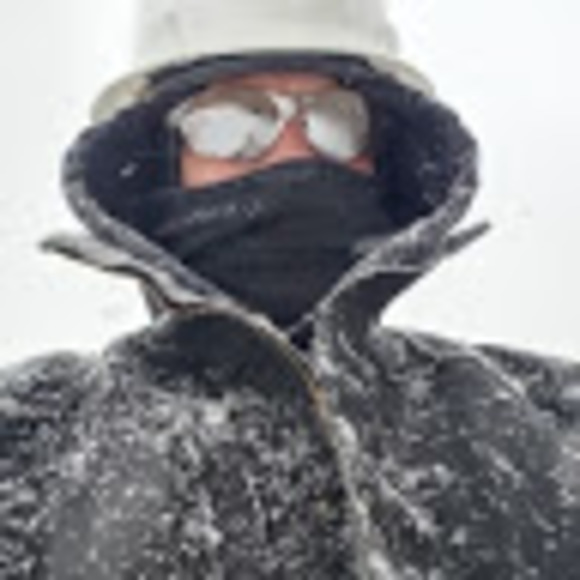 Profile Picture of Kacob Jemper (@kacobjemper) on Poshmark