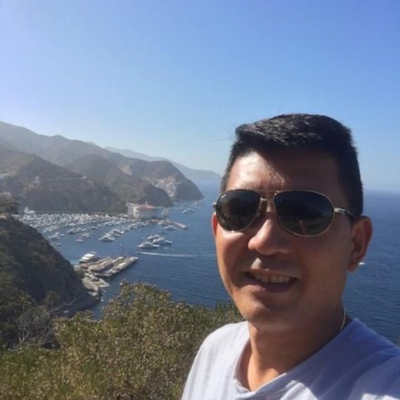 Profile Picture of Raymond Zhang (@leizhang78) on Poshmark