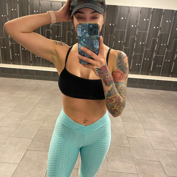 Profile Picture of Julie Santiago (@logansmommyy) on Poshmark