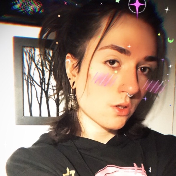 Profile Picture of Riley Addams (@riley_hayes) on Poshmark