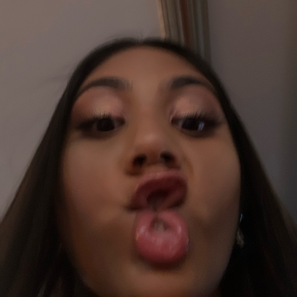 Profile Picture of Tiffany Chaitram (@tchaitram) on Poshmark