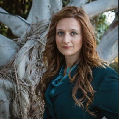 Profile Picture of Erin Piper- Author (@FollowthatPiper) on Twitter