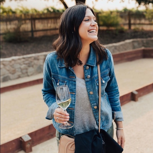 Profile Picture of Chelsea Berardicurti (@chberard) on Poshmark