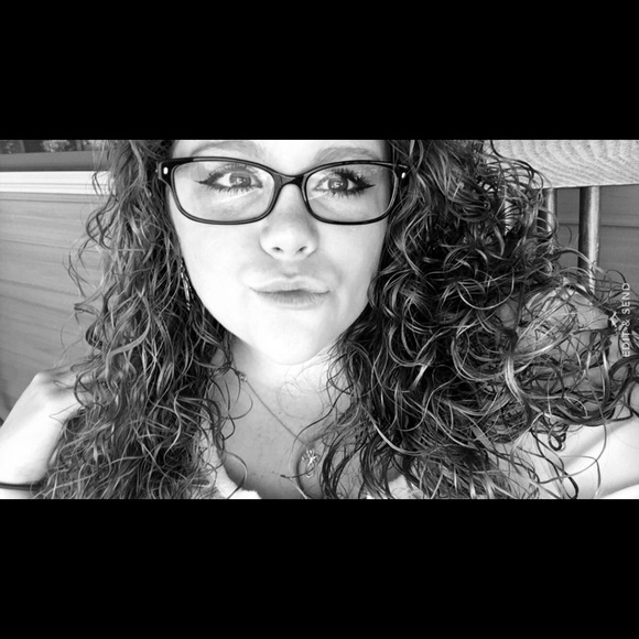 Profile Picture of Haley Archer (@haleyray101) on Poshmark