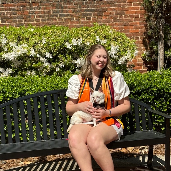 Profile Picture of Charys Hogeland (@charyshogeland) on Poshmark