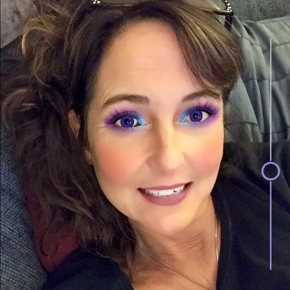 Profile Picture of Gena Alexander (@gena9989) on Poshmark