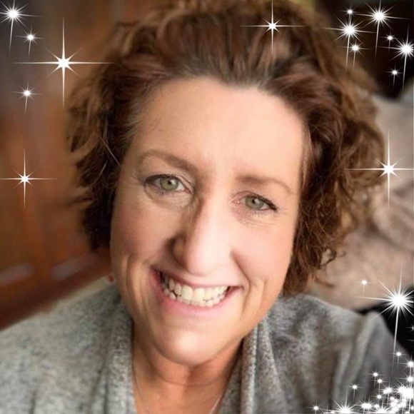 Profile Picture of Laura Cooley fleischhacker (@lauracool4165) on Poshmark