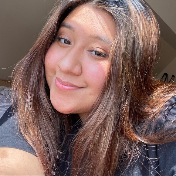 Profile Picture of Katherine Alvarez (@katherinealvz) on Poshmark