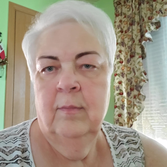 Profile Picture of Bernadette Gruca (@bernadettegruca) on Poshmark