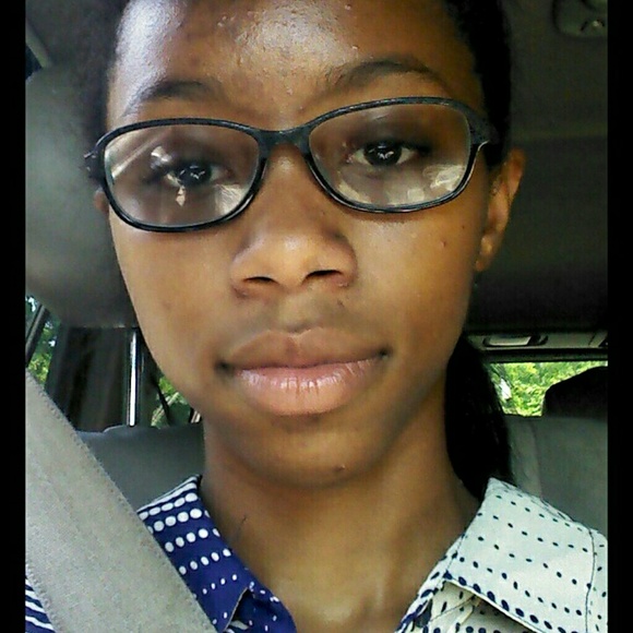 Profile Picture of Violet Kimble (@vevekim) on Poshmark