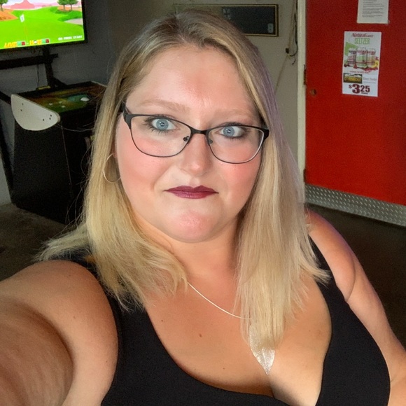 Profile Picture of Emily Daffara (@emilydaffara) on Poshmark