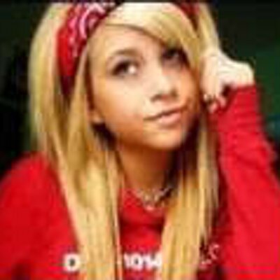 Profile Picture of Kayla Metzger (@supra_violet) on Twitter
