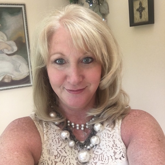 Profile Picture of Kim Moll (@kmoll123) on Poshmark