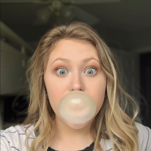 Profile Picture of Olivia Beardslee (@onbeardslee) on Poshmark