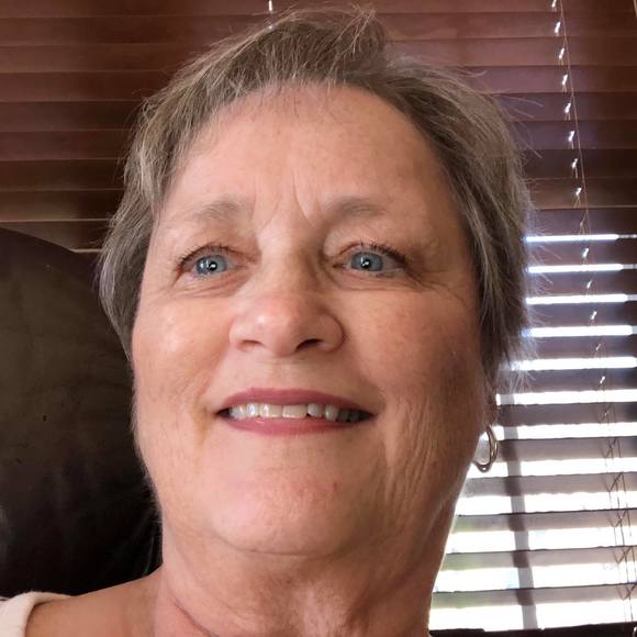 Profile Picture of Paula Lough (@paulalough) on Poshmark